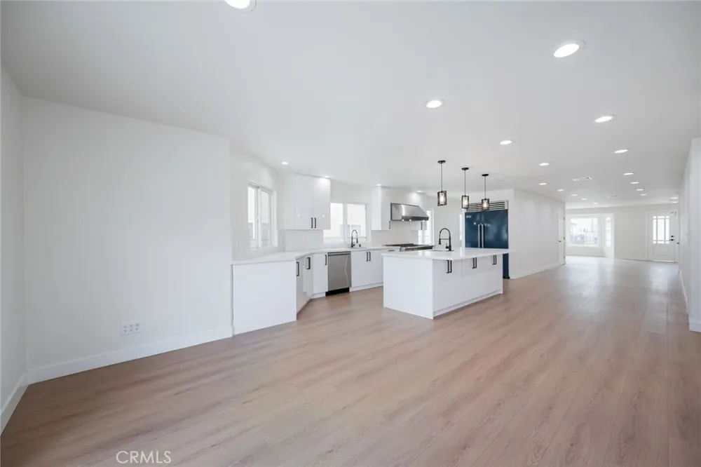15147 Otsego Sherman Oaks, CA 91403