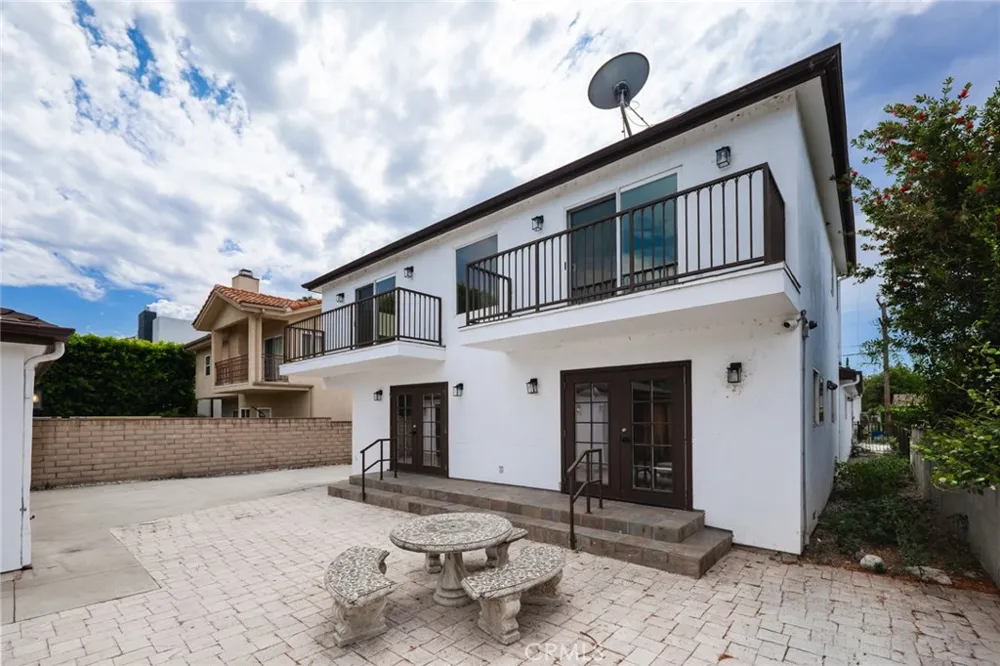 15147 Otsego Sherman Oaks, CA 91403