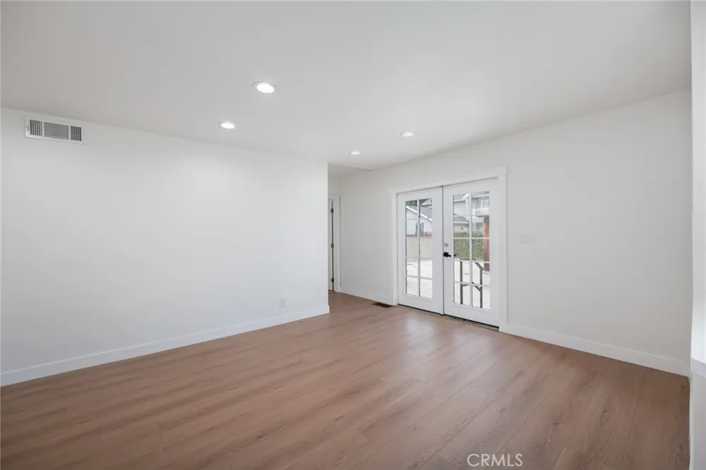 15147 Otsego Sherman Oaks, CA 91403
