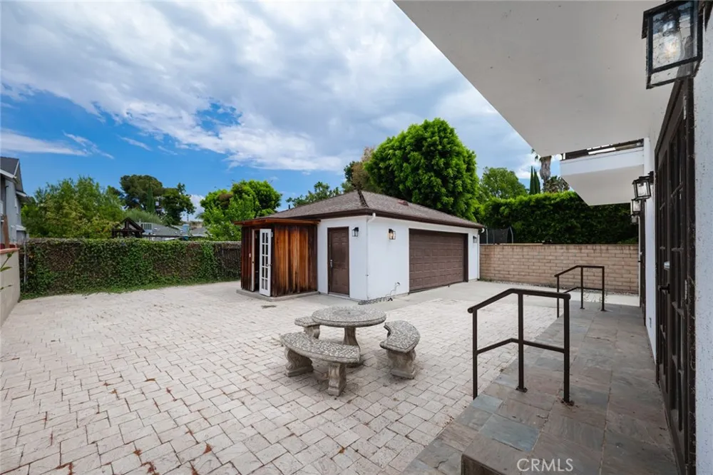 15147 Otsego Sherman Oaks, CA 91403