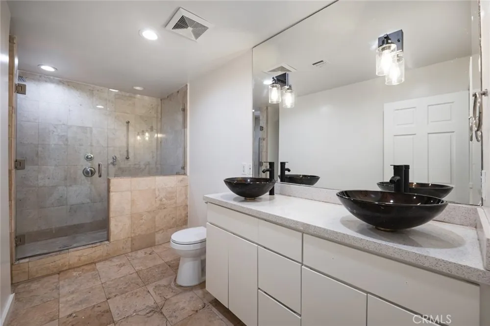 15147 Otsego Sherman Oaks, CA 91403