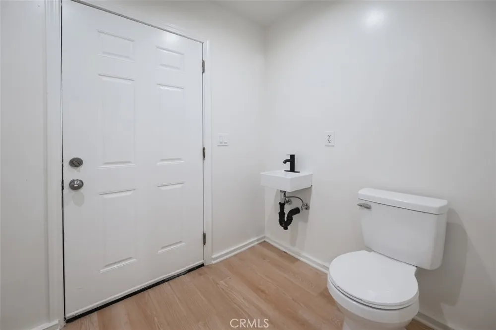 15147 Otsego Sherman Oaks, CA 91403