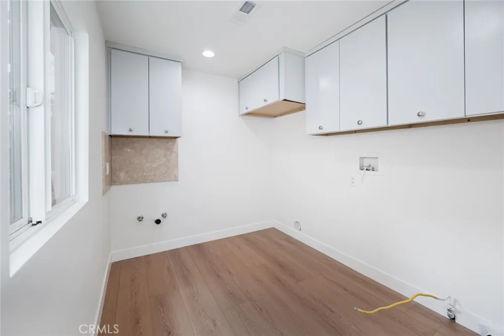 15147 Otsego Sherman Oaks, CA 91403