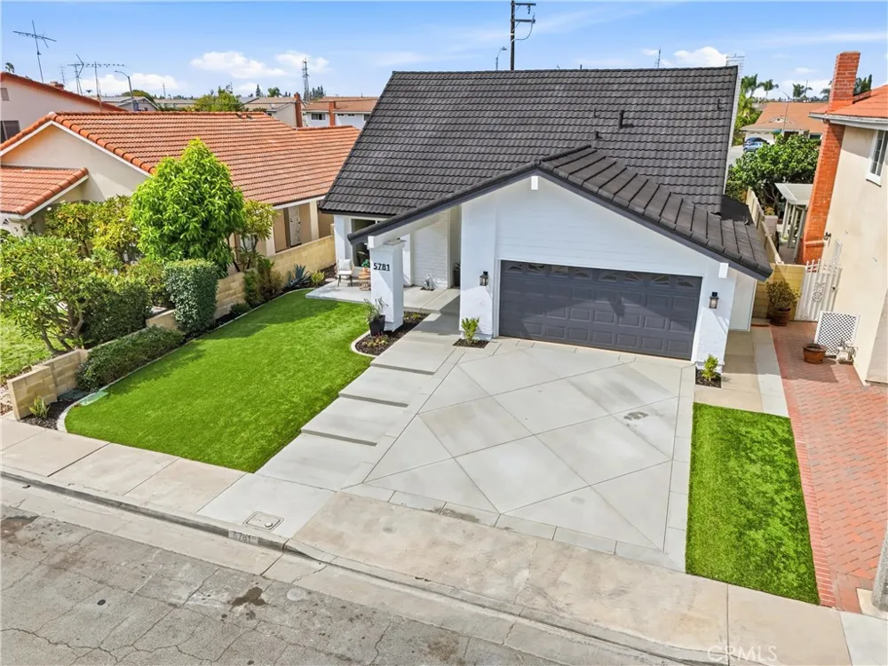 5781 Park West La Palma, CA 90623