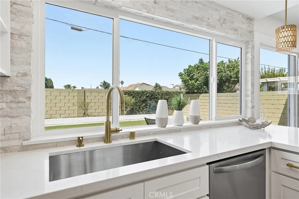 5781 Park West La Palma, CA 90623