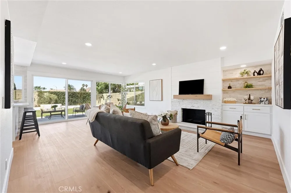 5781 Park West La Palma, CA 90623