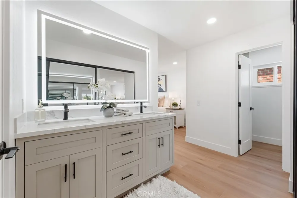 5781 Park West La Palma, CA 90623