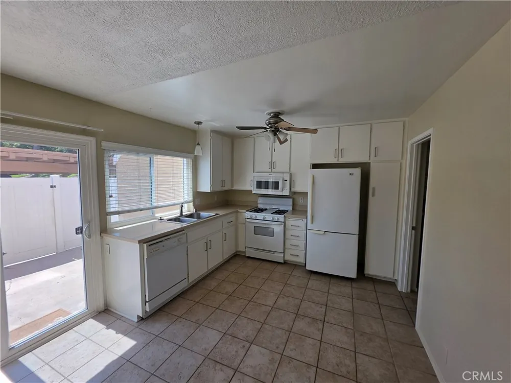 4 Albany Irvine, CA 92604