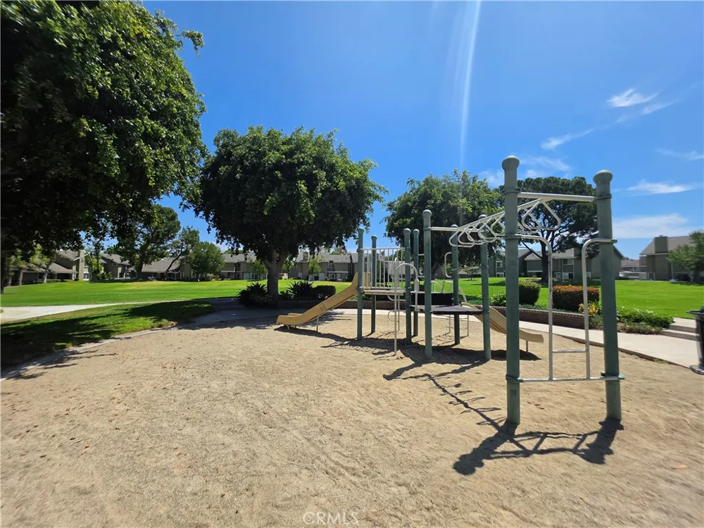 4 Albany Irvine, CA 92604