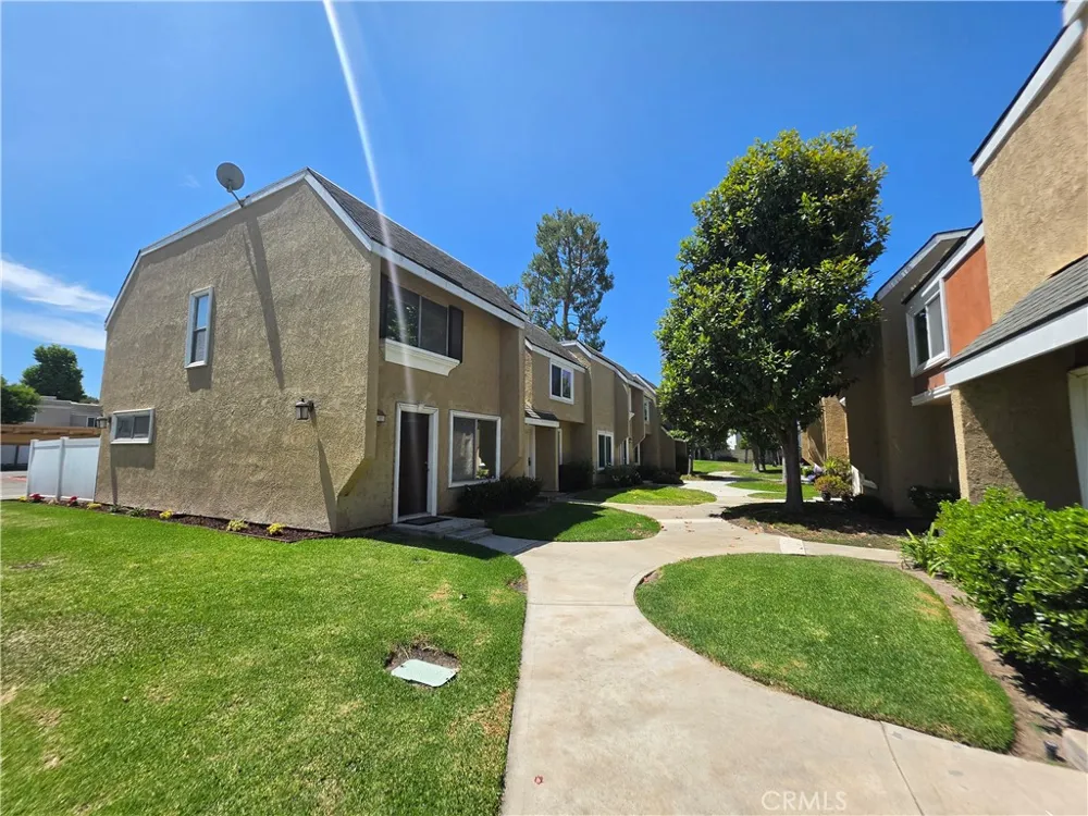 4 Albany Irvine, CA 92604