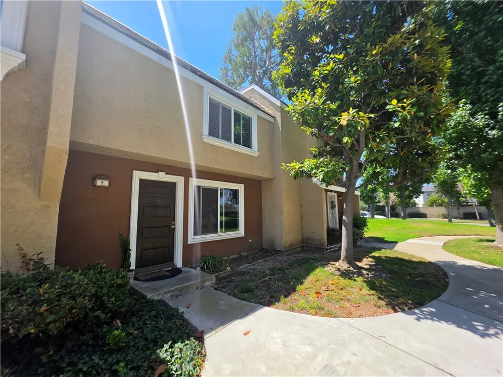 4 Albany Irvine, CA 92604