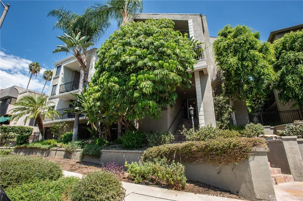 4536 Colbath Avenue #102 Sherman Oaks, CA 91423