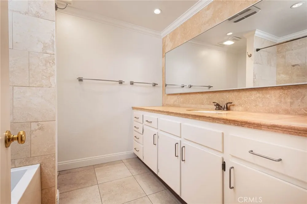 4536 Colbath Avenue #102 Sherman Oaks, CA 91423