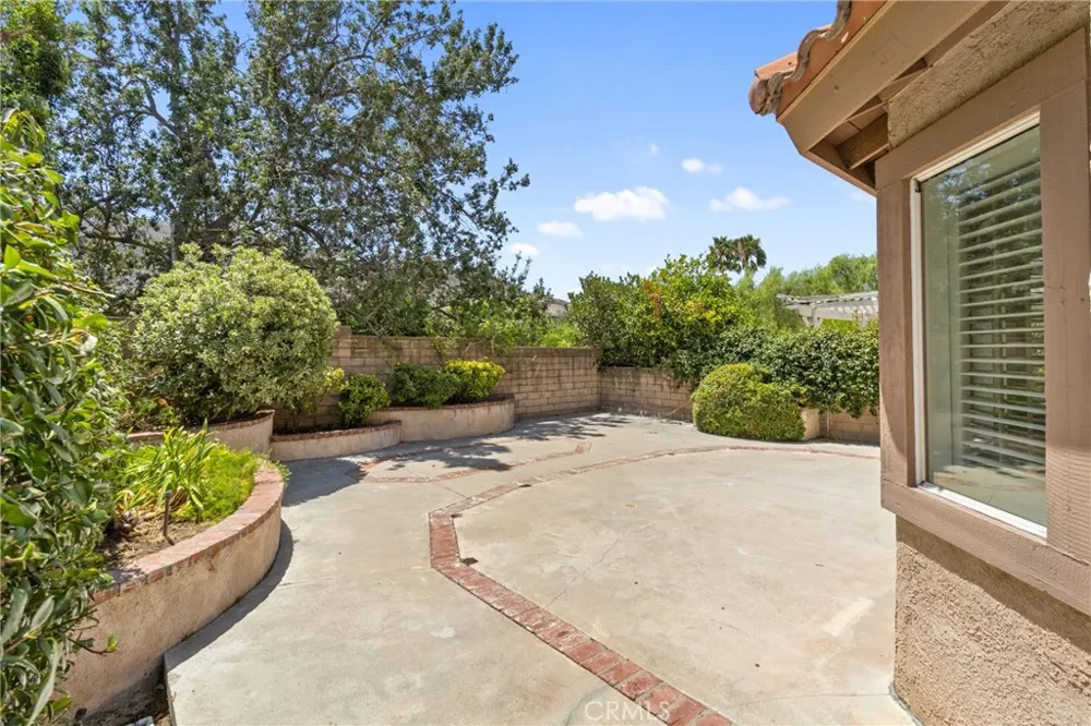 30112 Elizabeth Court Agoura Hills, CA 91301