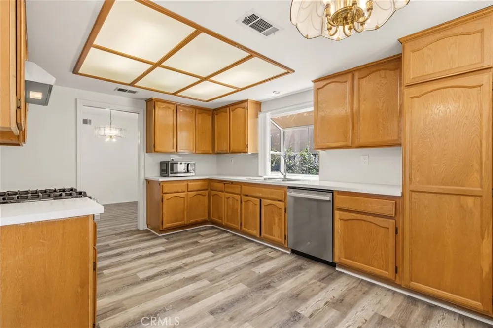 30112 Elizabeth Court Agoura Hills, CA 91301