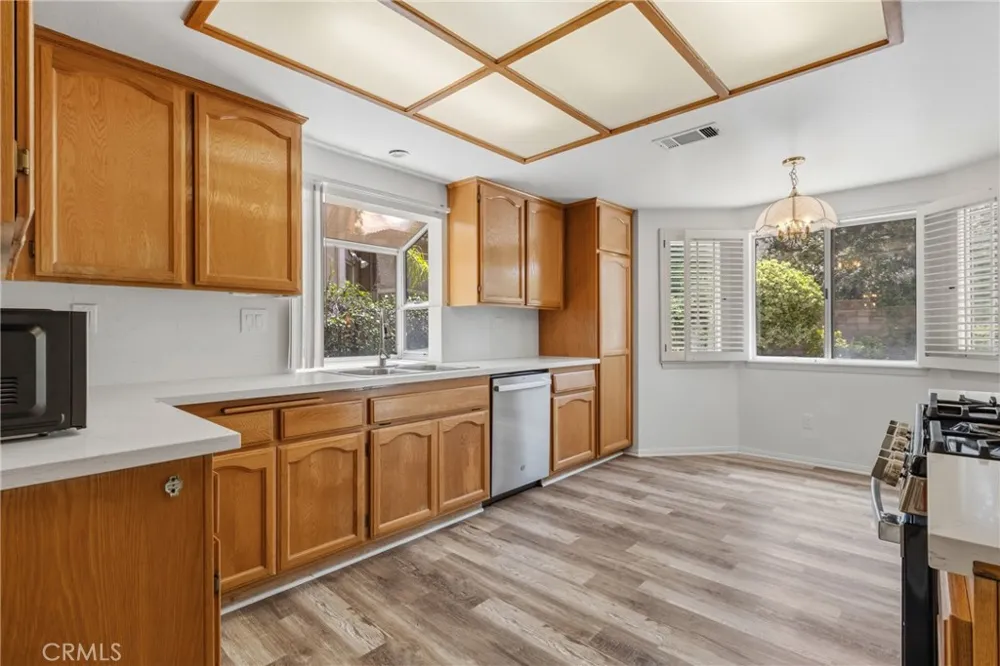 30112 Elizabeth Court Agoura Hills, CA 91301