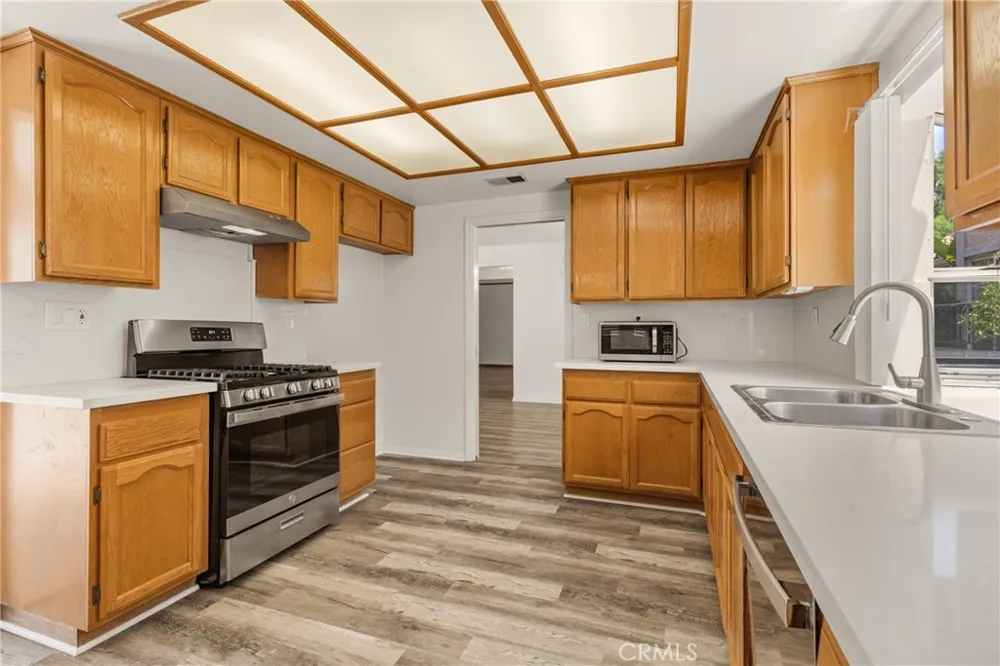 30112 Elizabeth Court Agoura Hills, CA 91301