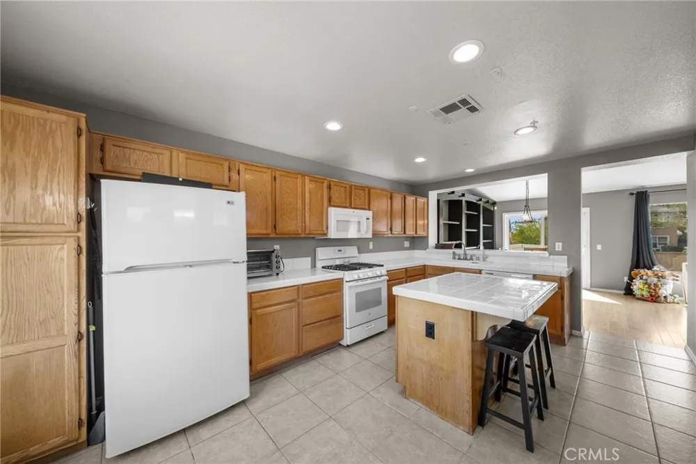 38438 Cougar Pass Palmdale, CA 93551