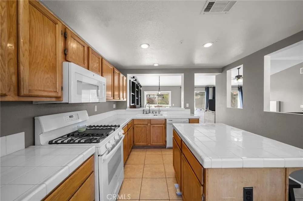38438 Cougar Pass Palmdale, CA 93551