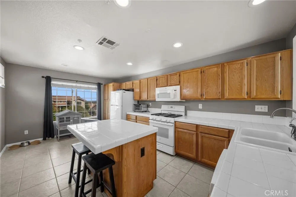 38438 Cougar Pass Palmdale, CA 93551