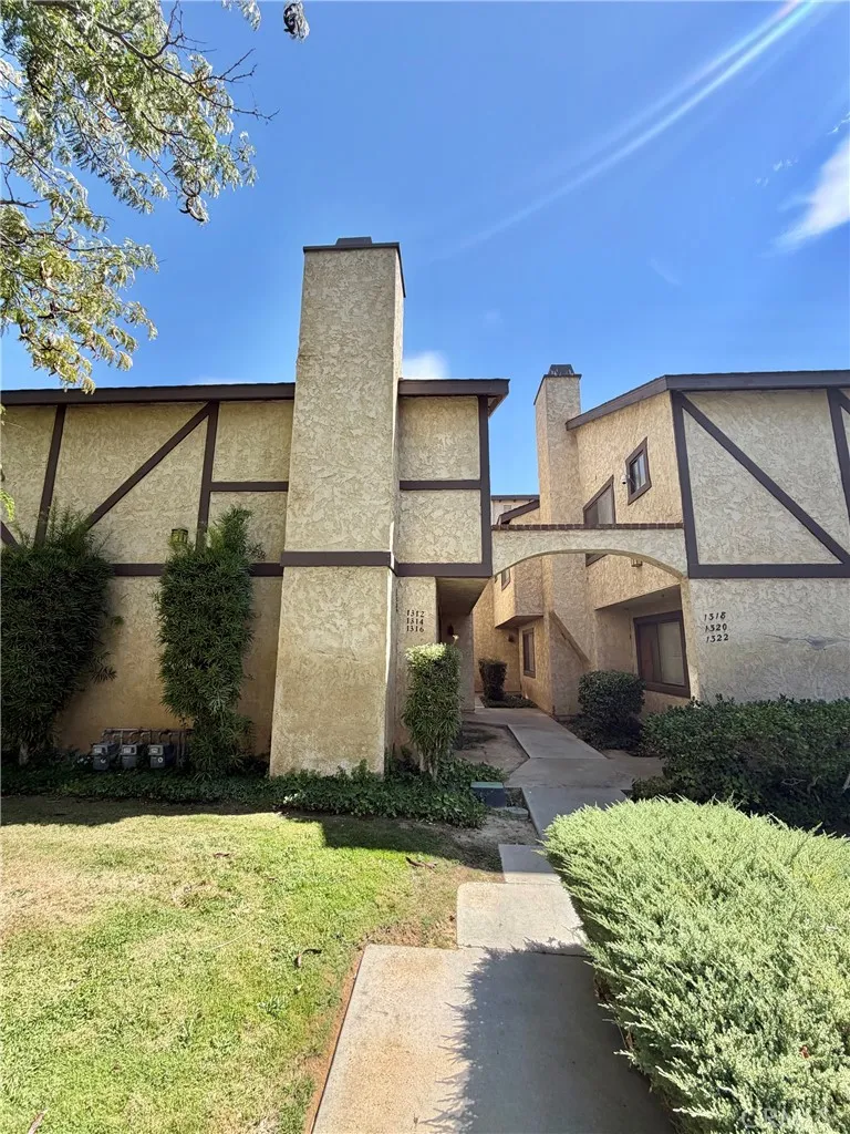 1316 W Avenue J4 Lancaster, CA 93534