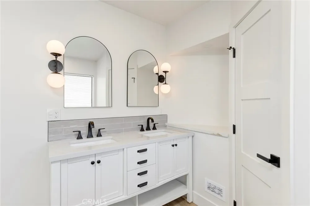 1090 Loma Drive Hermosa Beach, CA 90254