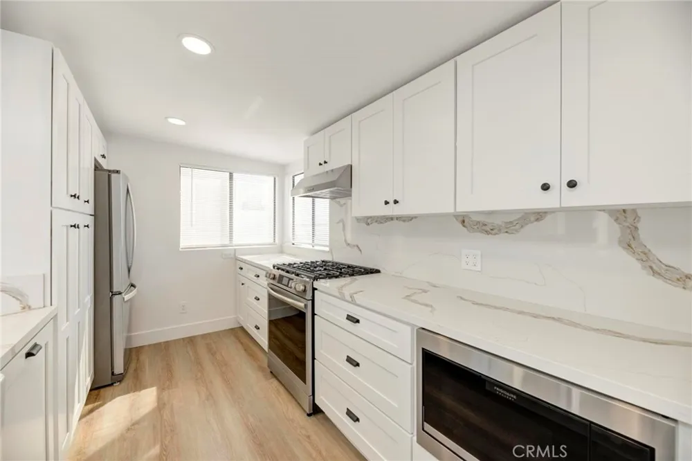 1090 Loma Drive Hermosa Beach, CA 90254