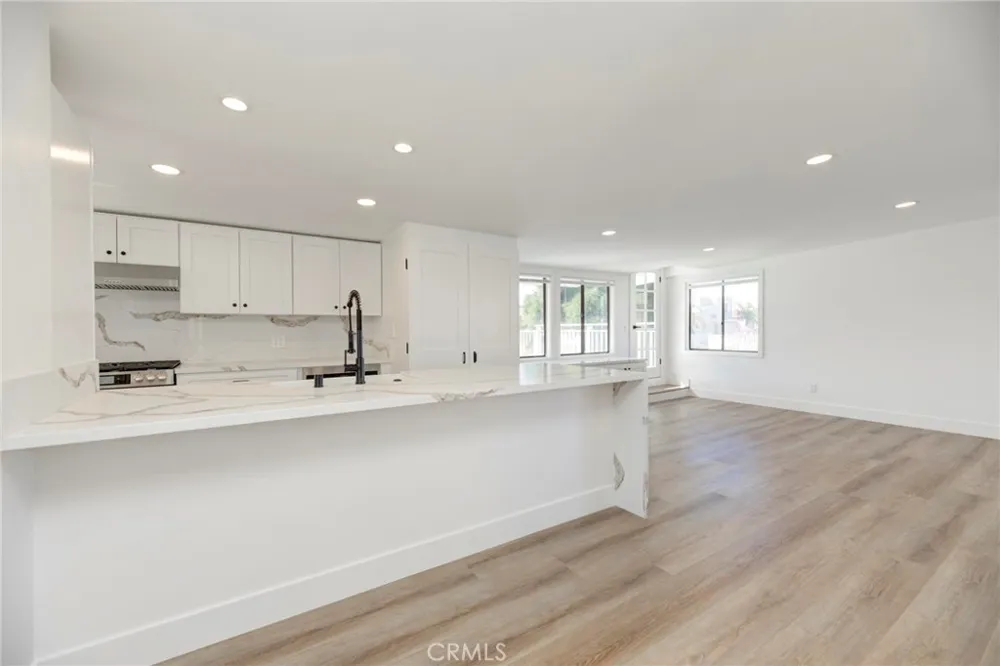 1090 Loma Drive Hermosa Beach, CA 90254