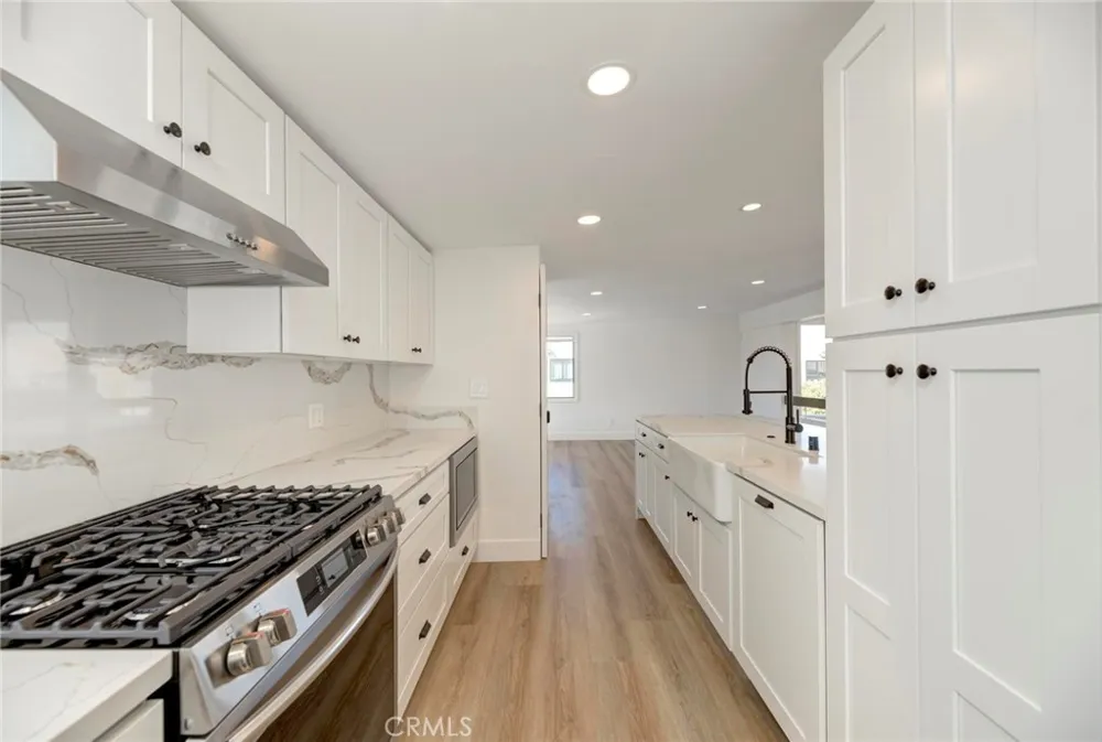 1090 Loma Drive Hermosa Beach, CA 90254