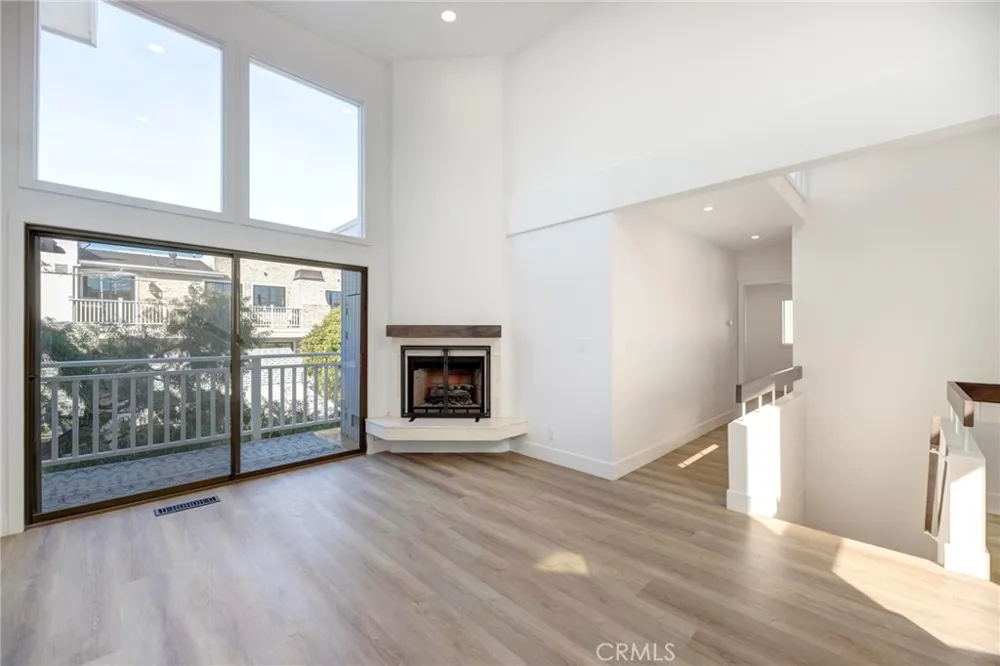 1090 Loma Drive Hermosa Beach, CA 90254