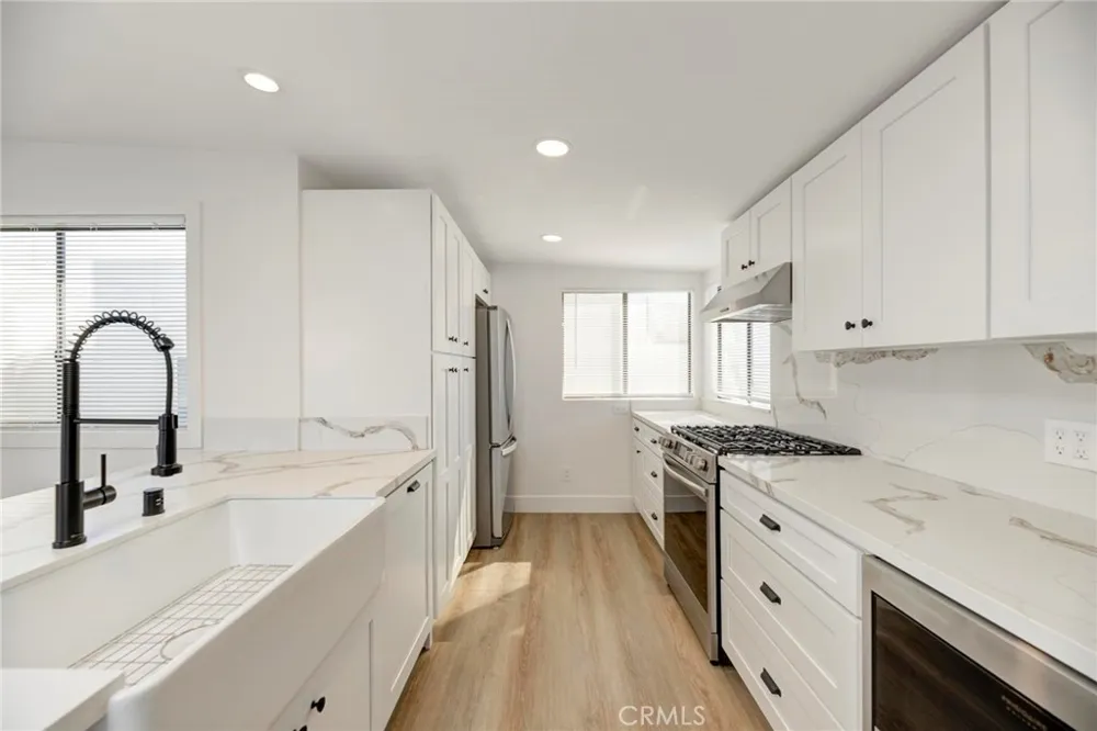 1090 Loma Drive Hermosa Beach, CA 90254