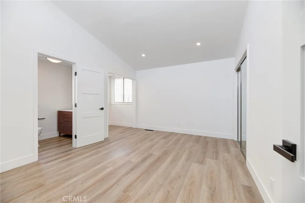 1090 Loma Drive Hermosa Beach, CA 90254
