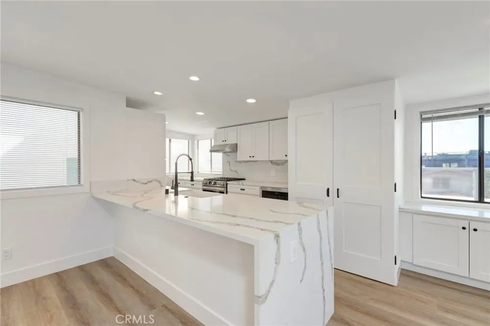 1090 Loma Drive Hermosa Beach, CA 90254