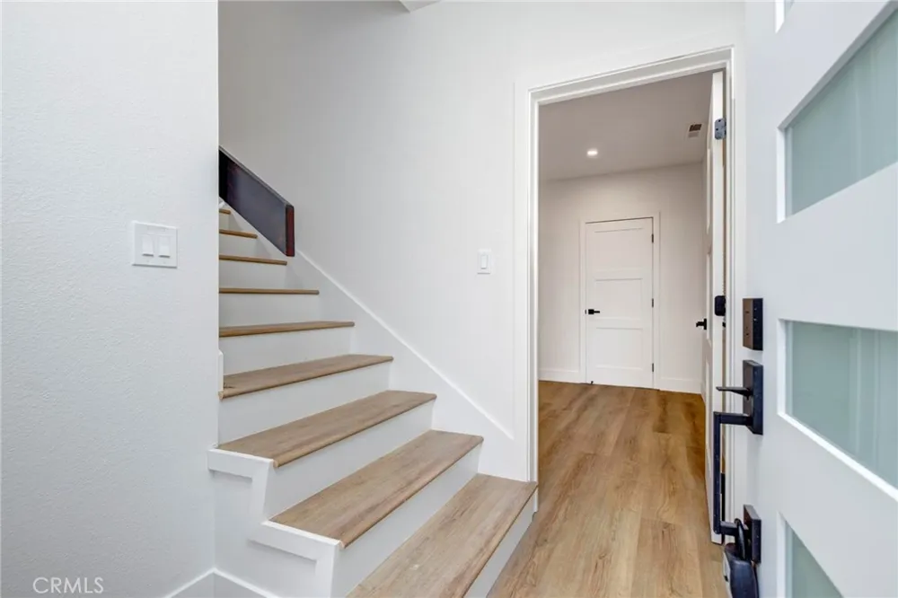 1090 Loma Drive Hermosa Beach, CA 90254
