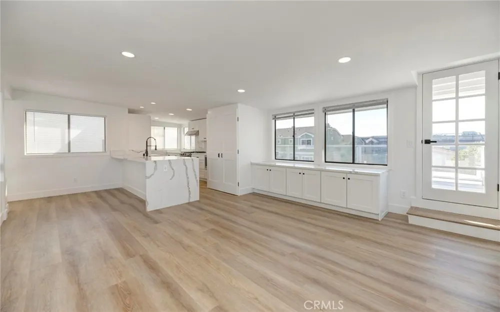 1090 Loma Drive Hermosa Beach, CA 90254