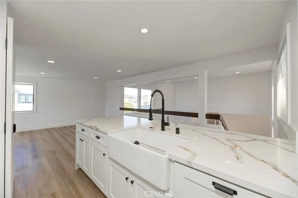 1090 Loma Drive Hermosa Beach, CA 90254