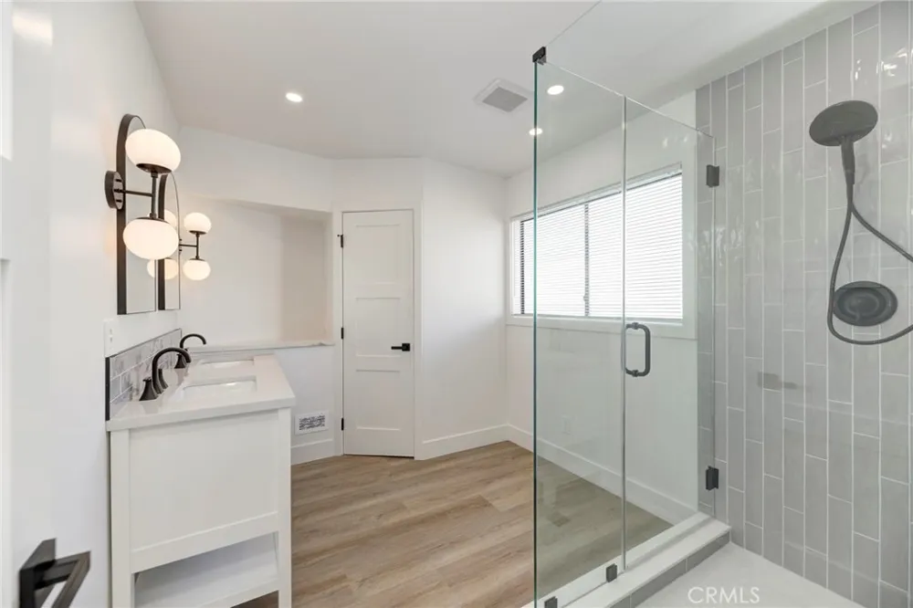 1090 Loma Drive Hermosa Beach, CA 90254