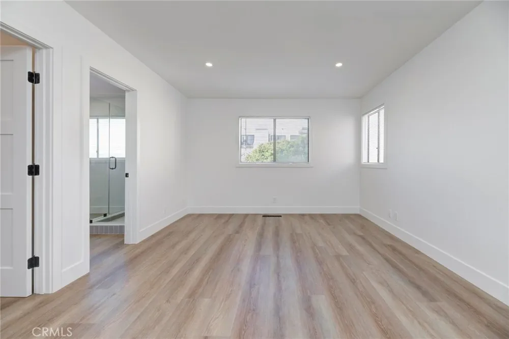 1090 Loma Drive Hermosa Beach, CA 90254