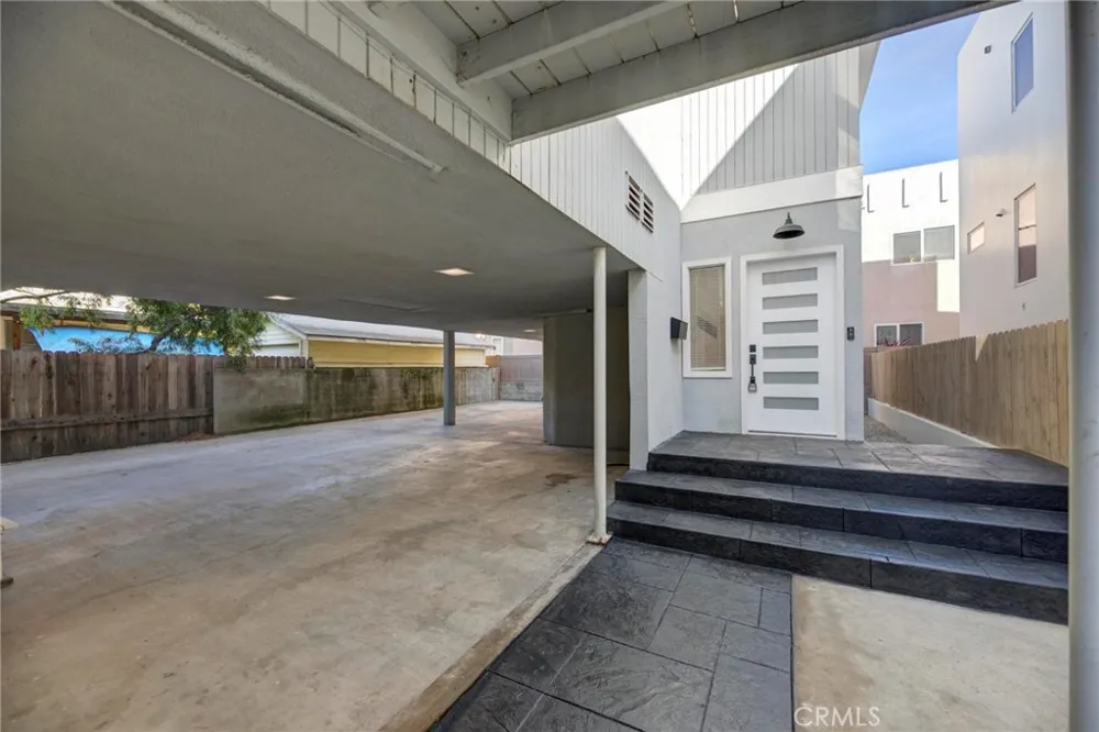 1090 Loma Drive Hermosa Beach, CA 90254