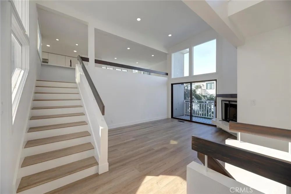 1090 Loma Drive Hermosa Beach, CA 90254