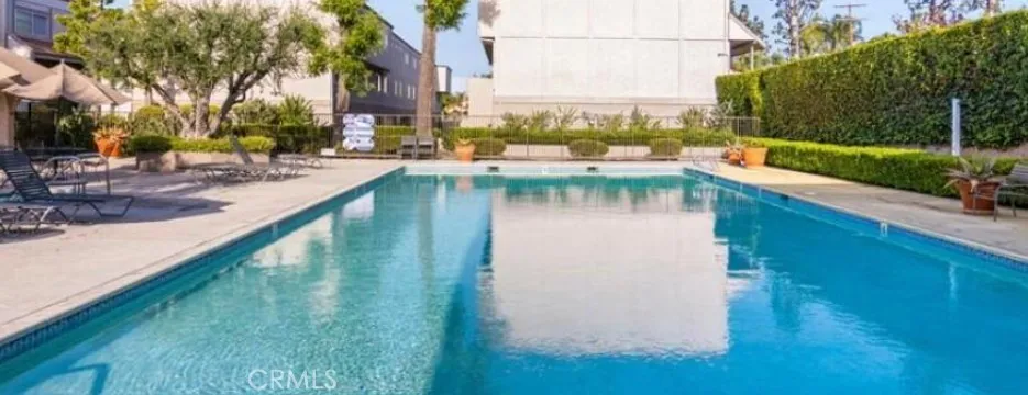 18333 Hatteras #68 Tarzana, CA 91356