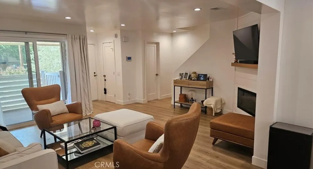 18333 Hatteras #68 Tarzana, CA 91356