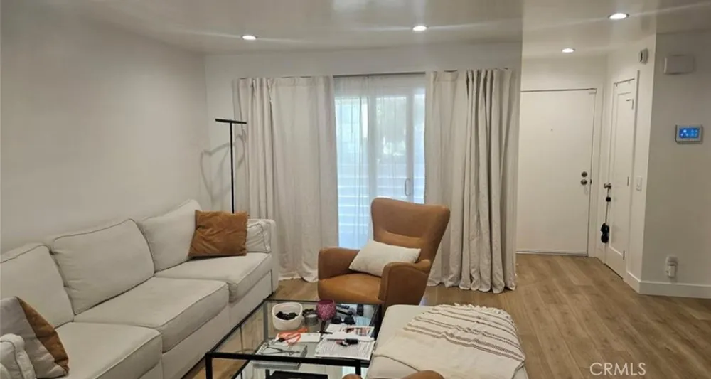 18333 Hatteras #68 Tarzana, CA 91356