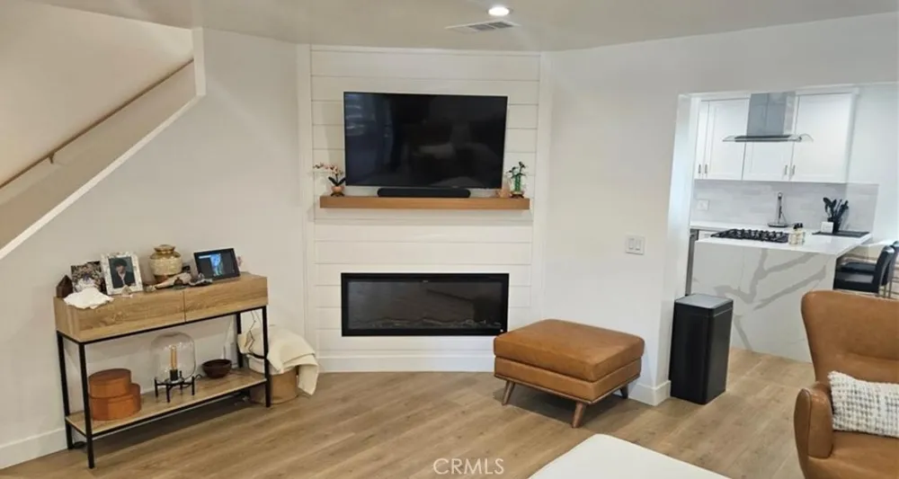 18333 Hatteras #68 Tarzana, CA 91356