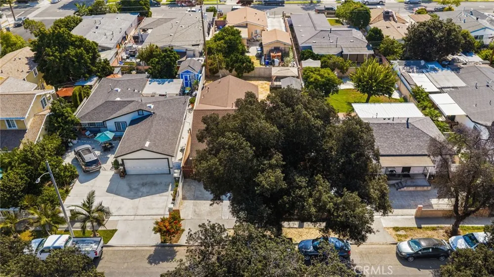 2211 Oak Street Santa Ana, CA 92707