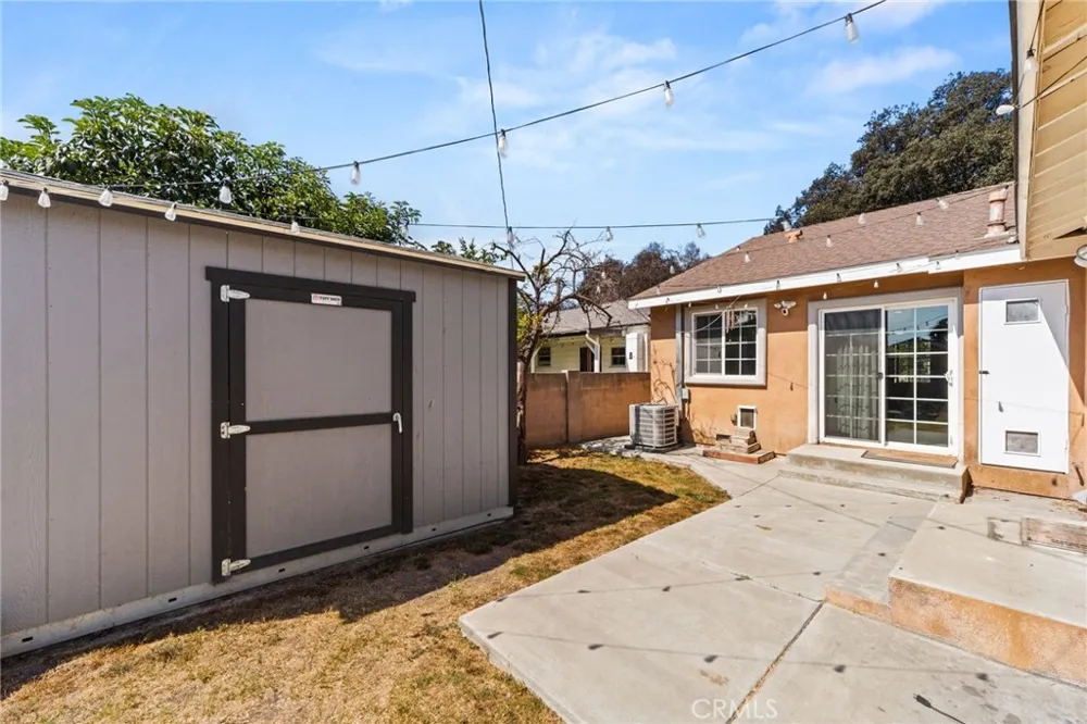 2211 Oak Street Santa Ana, CA 92707