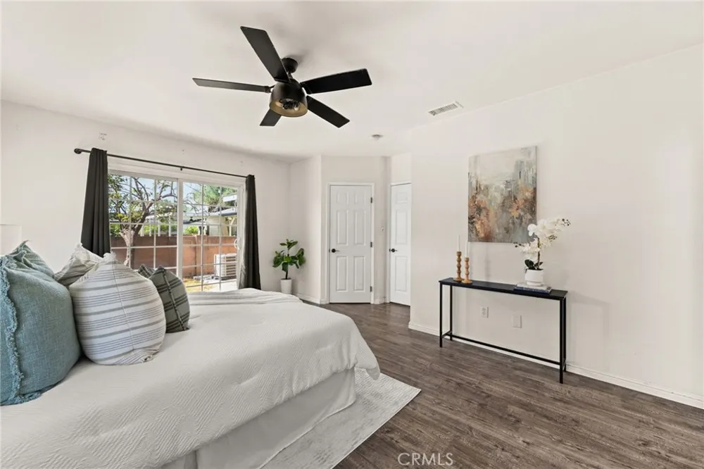 2211 Oak Street Santa Ana, CA 92707
