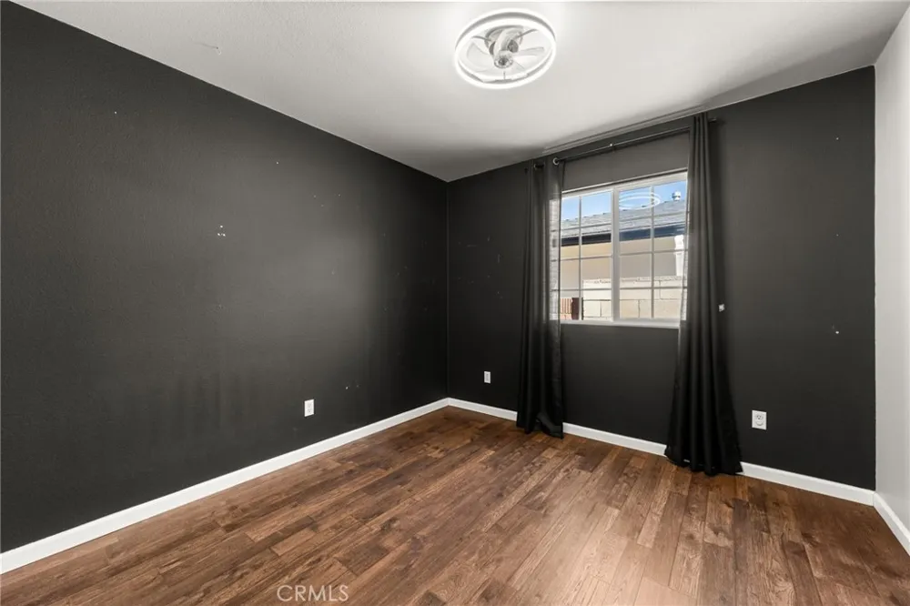 2211 Oak Street Santa Ana, CA 92707