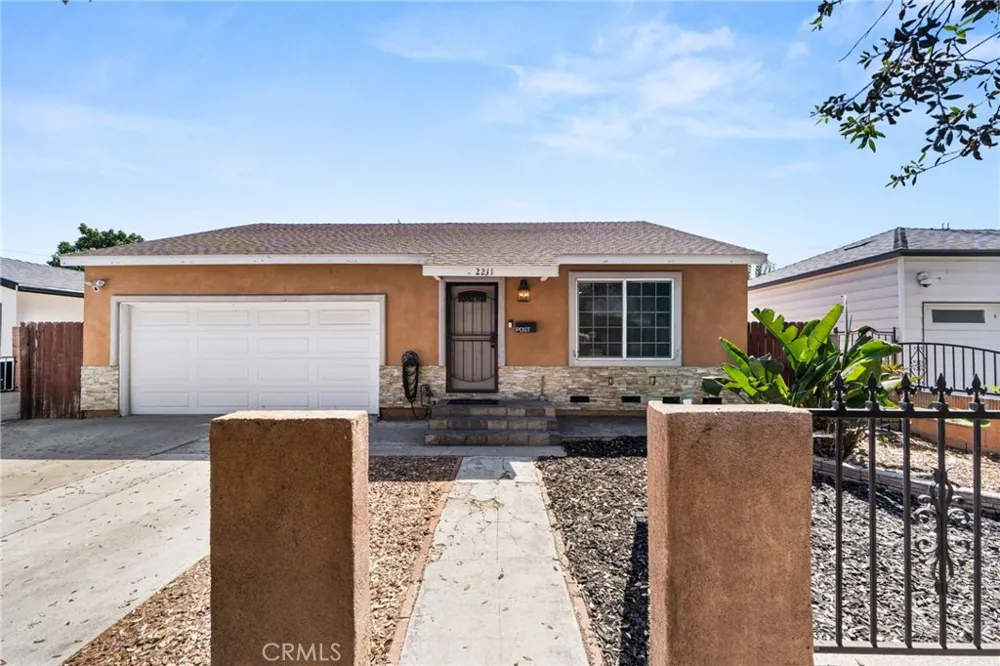 2211 Oak Street Santa Ana, CA 92707