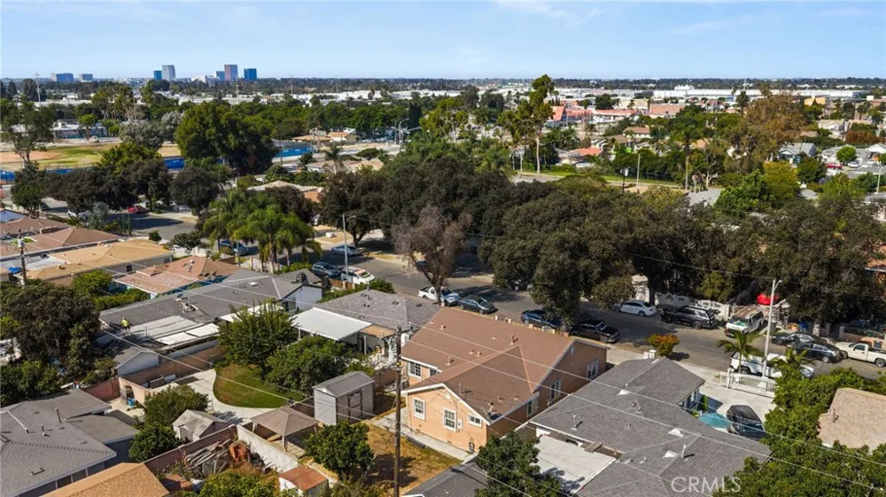 2211 Oak Street Santa Ana, CA 92707